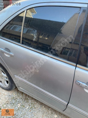 MERCEDES W210 E270 SAĞ ARKA KAPI ORJINAL ÇIKMA