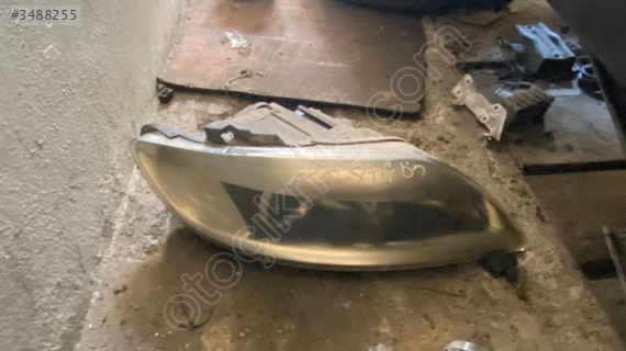 AUDİ Q7 SAĞ FAR ÇIKMA