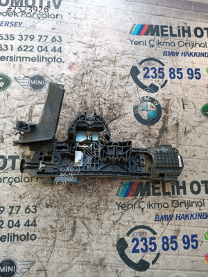 MERCEDES ÇIKMA W204 ARKA SAĞ KAPI BRAKETİ A2047601634