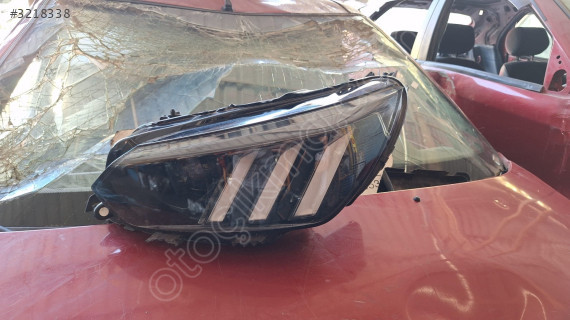 Peugeot 2008 sol ön far çıkma