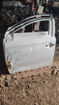 Toyota auris 2015 model sol on kapi