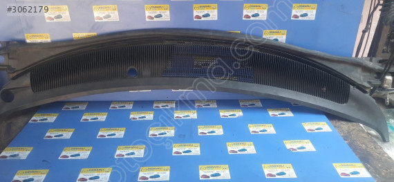 Mazda Premacy Ön Cam Izgarasi