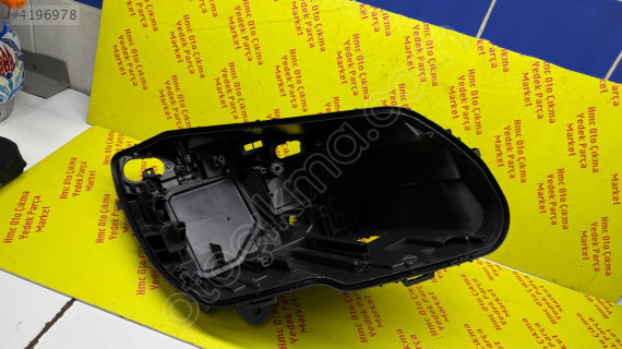 MERCEDES W205 KASA C180 MAKYAJSIZ SAĞ FAR KASASI