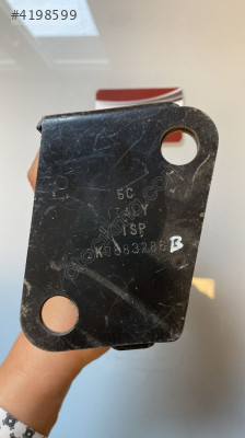 2K0883286B  vw caddy 2008 arka koltuk baglantı braketi