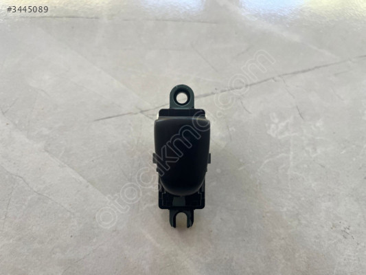 Orjinal Nissan Qashqai Cam Düğmesi - Oto Çıkma Parçaları