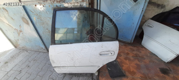 Toyota Corolla sol arka kapı