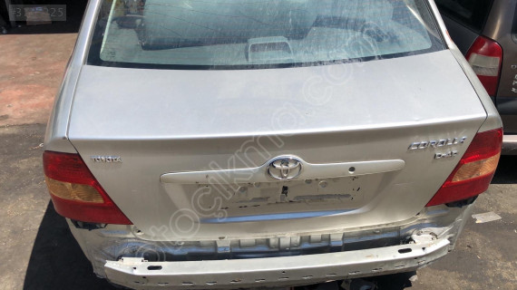 Toyota corolla d4d bagaj kapağı