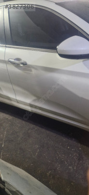 Fiat Egea Sağ Ön Kapı Çıkma Orjinal