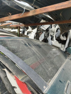 E36 sağ kapı camı ön