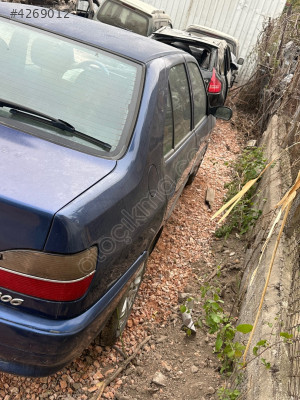 Peugeot 306 sağ arka kapı çıkma