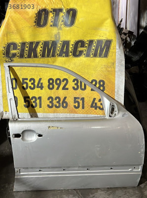 W210 E Serisi Mercedes Sağ Ön Kapı Çıkma Parçası