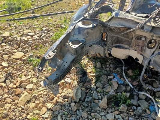 RENAULT LAGUNA 1 KESME SAĞ YARIM ŞASE