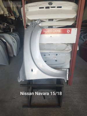 Nissan Navara çıkma sağ ön çamurluk