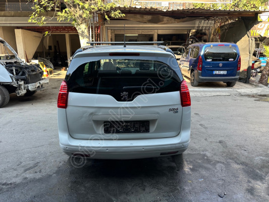 Peugeot 5008 arka tampon çıkma