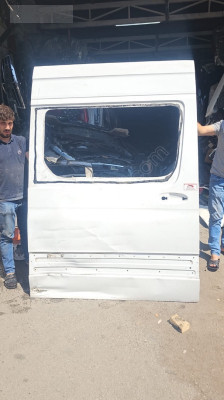 MERCEDES SPRINTER SAĞ SÜRGÜLÜ KAPI ORJİNAL LOKALLİK
