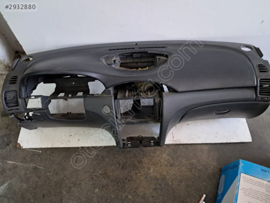 RENAULT LAGUNA 2 KOMPLE TORPİDO HAFİF KUSURLU AİRBAG ÜZERİNDE