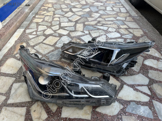 TOYOTA COROLLA ÇIKMA ORJİNAL SAĞ ÖN FAR