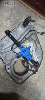 Volkswagen Bora sol arka kapı cam krikosu