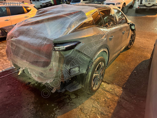 PEUGEOT 408 ARKA ÇAMURLUK SAĞ HATASIZ