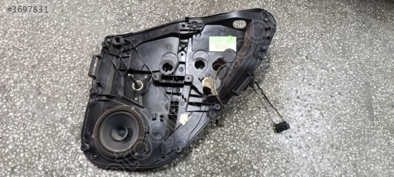 FORD FİESTA SAĞ KAPI İÇ BAKALİTİ