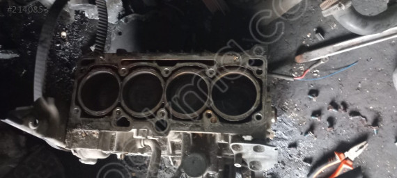 CIKMA AUDI A3 A4 1.6AKL MOTOR BLOK VE YARI MOTOR