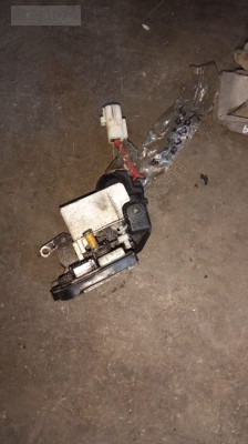 Toyota Carina sağ arka kapı kilidi