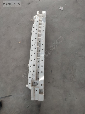 Renault Megane 4 arka tampon demiri