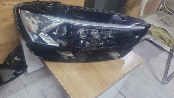 Citreon ds7 sağ ön far orjinal çıkma