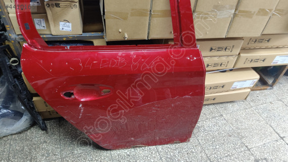 Peugeot 208 sağ arka kapı