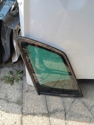 KODİAQ SAĞ ARKA KELEBEK CAMI