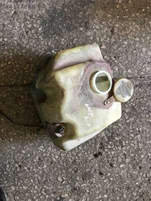 Opel omega silecek su deposu
