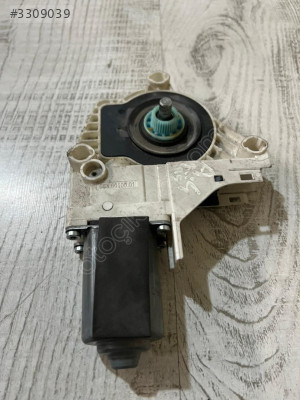 AUDİ A4 CAM MOTORU SAĞ ÖN CAM MOTORU ORJİNAL 8K0 959 802 -