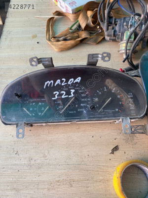 Mazda 323 gösterge paneli