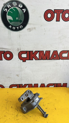 VW Golf 7 için Motor Kulağı Takozu - 5Q0199262DB