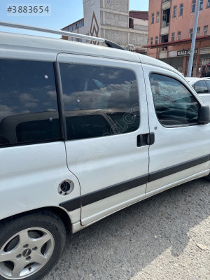 Peugeot partner Berlingo sağ sürgülü kapı kapı camı
