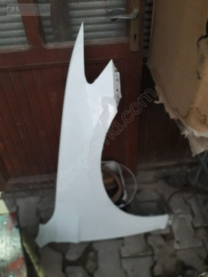 Passat sağ ön çamurluk orj lokallik beyaz