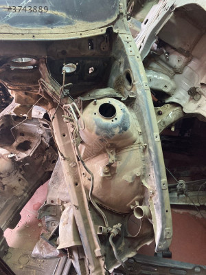 BMW E39 SOL ÖN ÇEYREK PODYE SOL ŞASE ORJİNAL KILIÇ SACI ÇIKMA
