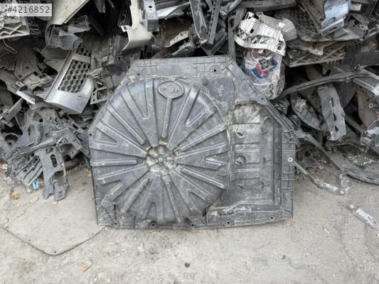 Megan 4 arka panel havuz