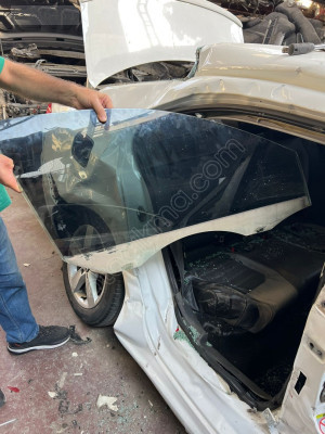 VOLKSWAGEN JETTA 2012 ORJİNAL SAĞ ÖN CAM
