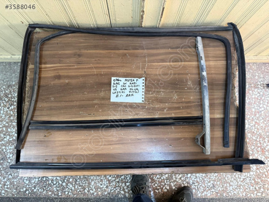 OPEL ASTRA F SAĞ ÖN KAPI CAM DİREĞİ 90-97 MODEL