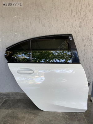 BMW 320 G20 SAĞ ARKA KAPI