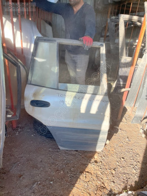 TOYOTA RAV 4 SAĞ ARKA KAPI