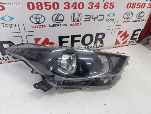 TOYOTA YARİS SAĞ FAR ÇIKMA ORİJİNAL PARÇA