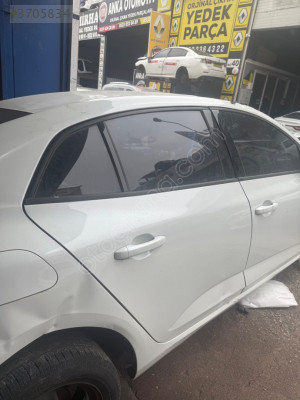 MEGANE 4 ÇIKMA HATASIZ SAĞ ARKA KAPI