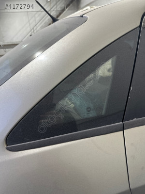 Fiat Linea sağ arka kelebek camı