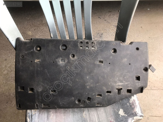 RENAULT 9 BROADWAY SİGORTA KUTUSU KAPAĞI