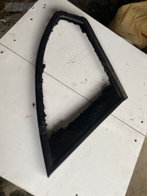 CHEVROLET CAPTİVA SOL ARKA KELEBEK CAM DIŞ ÇERÇEVE.OTO ERKAN ÜNYE