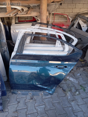 Skoda Super b sol arka kapı 2018 2024 arası