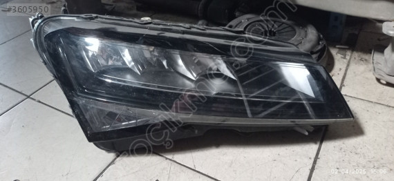 Skoda superb sağ farı