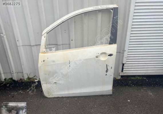 TOYOTA YARİS SOL ÖN KAPI ORJİNAL ÇIKMA